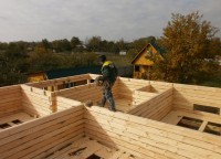Межкомнатные стены второго этажа дома 8х8 из бруса