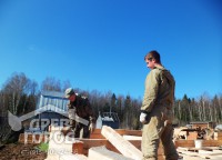 Укладка утеплителя между брусом