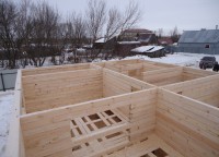 Черновой пол комнаты на первом этаже дома 8х10