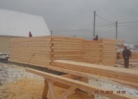 Возведение стены с эркером первого этажа брусового дома 7х8