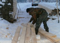 Примерка доски для изготовления формы сцепки