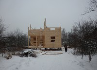 Начало строительства второго этажа брусового дома 10x8
