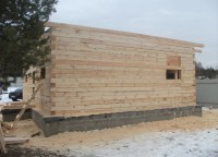 Пропил бруса под окно торцевой стены дома
