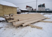 Брус для постройки дома на ленточном фундаменте