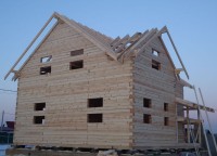 Стропильная система на крыше дома из бруса 150x150