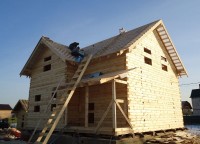 Установка обрешетки на стропильную систему