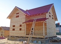 Крыльцо дома покрытое металлочерепицей