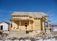 Черновая крыша дома 11х12,5 из бруса 200x200