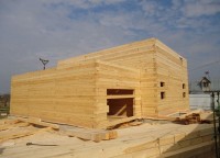 Процесс возведения стен второго этажа брусового дома 10x12
