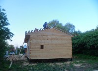 Процесс установки обрешетки на крышу дома