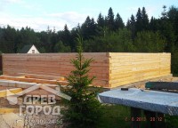 Процесс постройки первого этажа двухэтажного дома 8x9