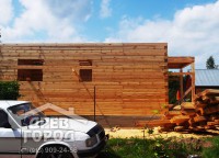 Завершение возведения первого этажа двухэтажного дома 8x9