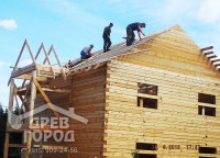 Процесс установки обрешетки на крышу дома 8x9