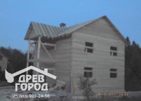 Установка черновой крыши дома 8x9