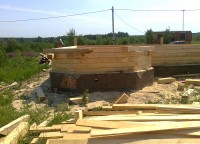 Эркер первого этажа дома из бруса 200x200
