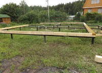 Свайно-винтовой фундамент брусового дома 8x10