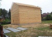 Установленная обрешетка на стропильной системе