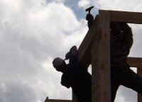 Процесс строительства второго этажа дома