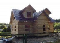 Металлочерепица на крыше дома 8x10