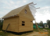 Обрешетка на крыше дома из профилированного бруса