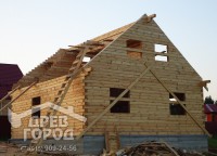 Начало установки стропильной системы дома 8x9