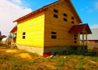Брусовой дома 8,5x8,5 на ленточном фундаменте