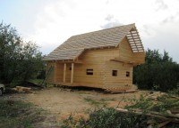Брусовой дома 8x7,5 на свайном фундаменте