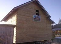 Пропил во фронтоне для окна на втором этаже