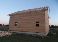 Установленная стропильная система дома 10,5x12
