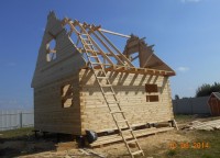 Процесс возведения стропильной системы дома