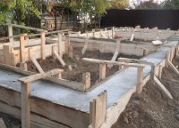 Процесс застывания раствора фундамента брусового дома