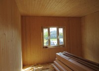 Пластиковое окно в комнате