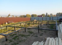 Установка свайного фундамента 8x10 для брусового дома