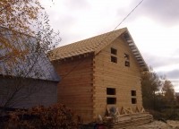 Обрешетка на стропильной системе брусового дома
