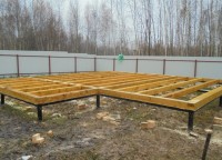 Начало строительства стен брусового дома 6x8