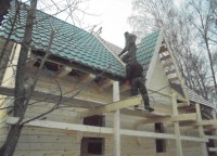 Металлочерепица на крыше дома 6x9
