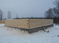 Процесс строительства первого этажа брусового дома