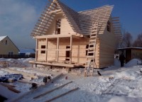 Подготовленный дом из бруса под кровельные работы