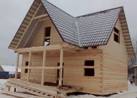 Металлочерепица на крыше брусового дома