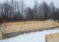 Начало строительства стен первого этажа на ленточном фундаменте