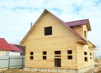 Металлочерепица на крыше брусового дома