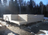 Половые балки крыльца брусового дома