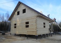 Брусовой дома на свайном фундаменте 8x9
