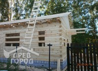 Пропилы под окна в стене дома из бруса