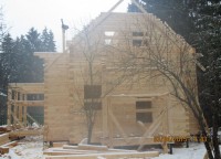 Пропил во фронтоне под окна брусового дома 12x12
