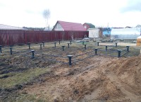 Свайно-винтовой фундамент брусового дома 6x8