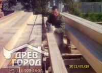 Процесс строгания бруса