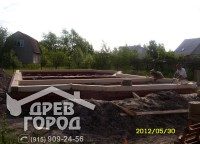 Возведение брусовых стен на кирпичном фундаменте