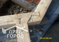 Перпендикулярное соединения бруса у эркера