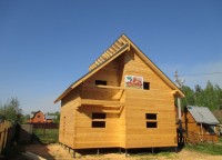 Брусовой дом на свайно-винтовом фундаменте 8x8